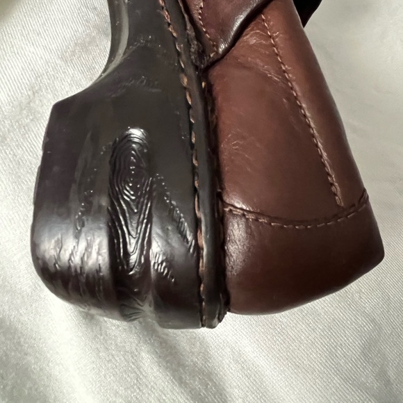 B.o.c. Brown Leather Clog - Picture 5 of 8